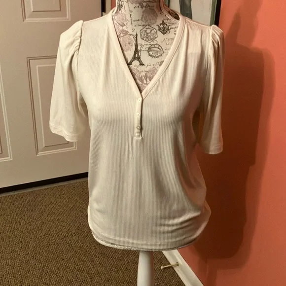 LOFT. CREAM SHORT SLEEVE STRETCH V-NECK RIBBED TOP. SIZE LARGE. SO SOFT! NWT - Picture 1 of 6